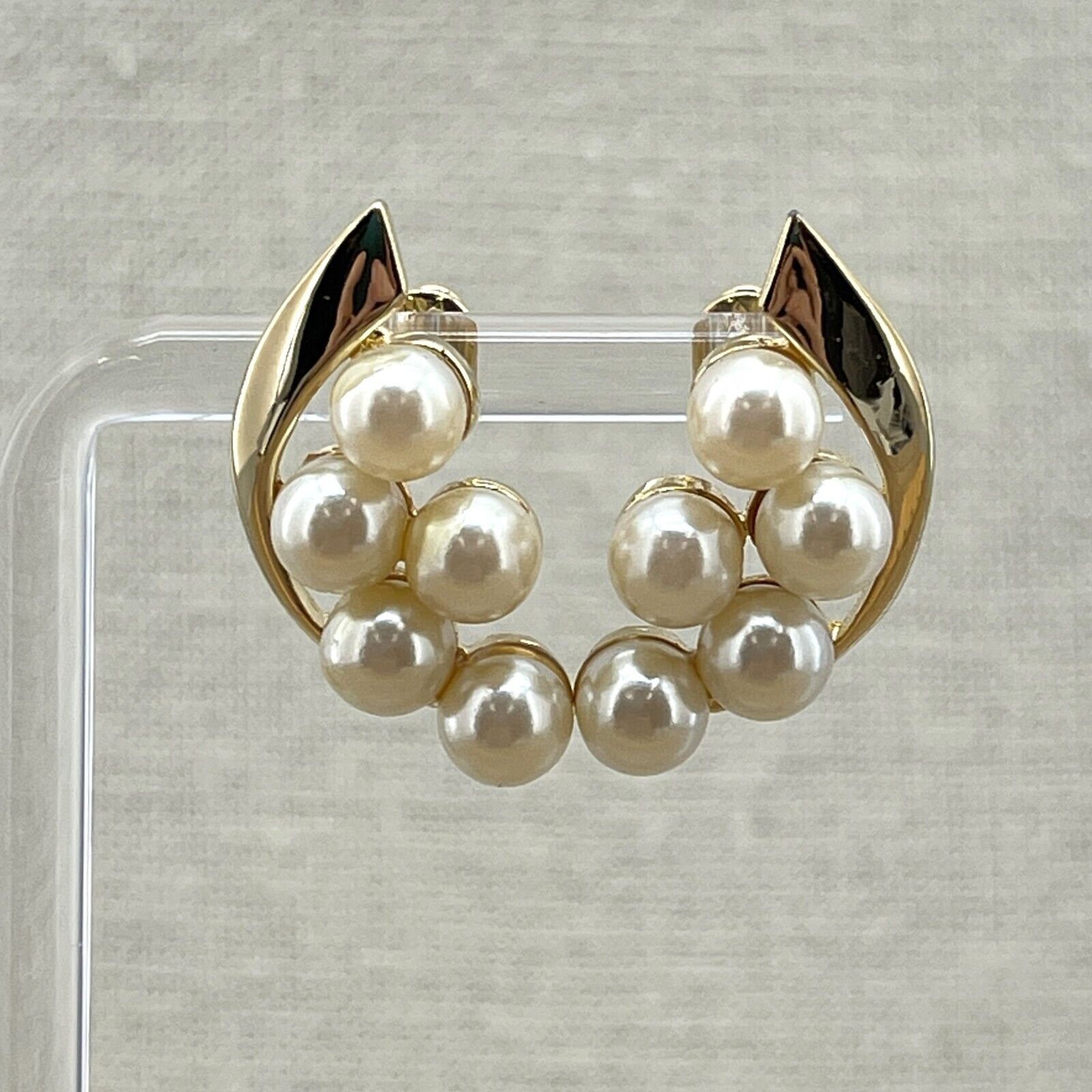 Vintage Napier Earrings Gold Tone With 5 Faux Pearls Secure Back 17$